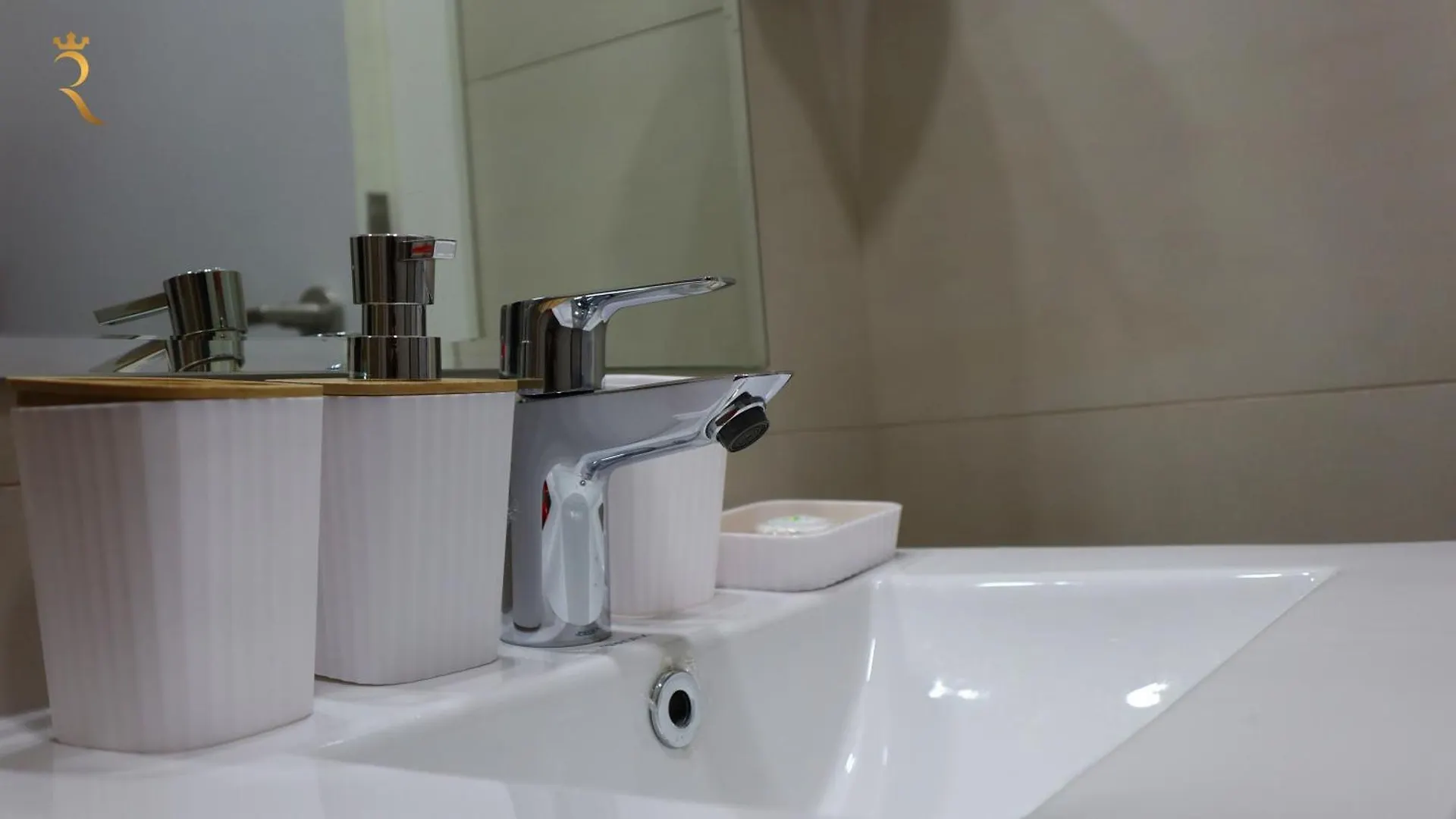 Aurora Your 2Br Duplex Transit Apartment In Masdar City Abu Dhabi