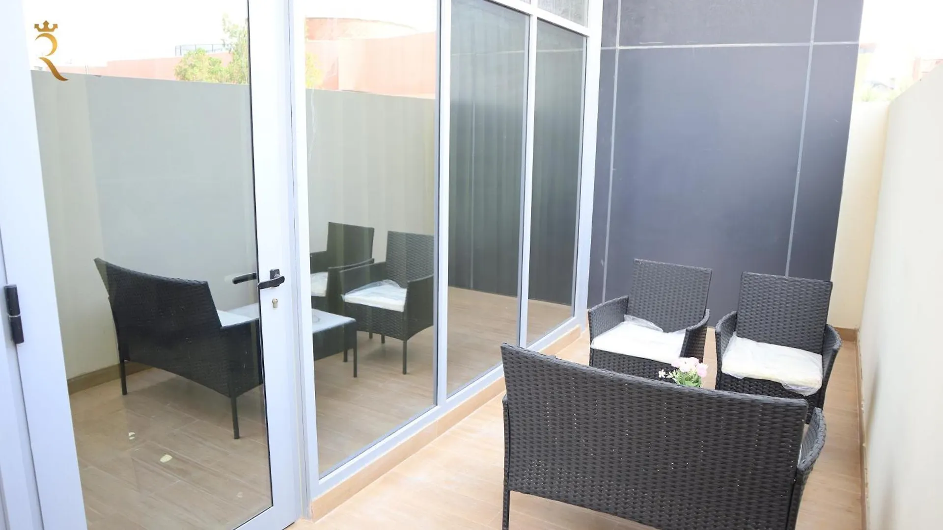 Aurora Your 2Br Duplex Transit Apartment In Masdar City Abú Dhabí